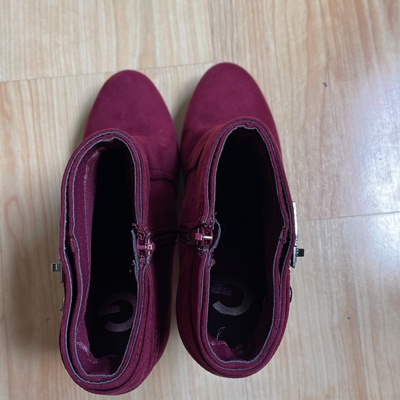 G By Guess Super Sexy Suede Burgundy Ankle Boots With Side Zip Size 9W - Picture 7 of 7